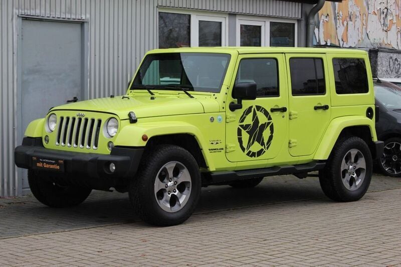 Grün Gebraucht 2017 Jeep Wrangler Unlimited Sahara SUV | 29.490 € (Superpreis) - Bild 1/4