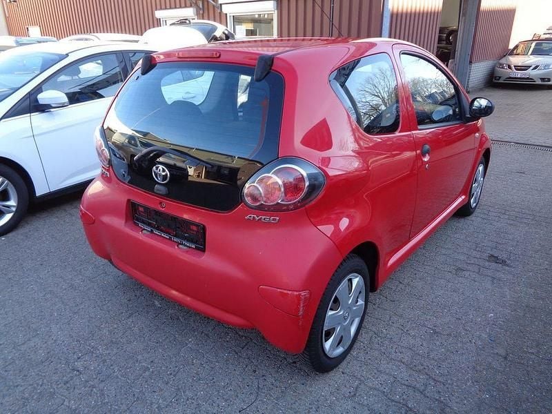 Gebraucht Toyota Aygo 68 PS (50 kW) 2010 Rot Kleinwagen