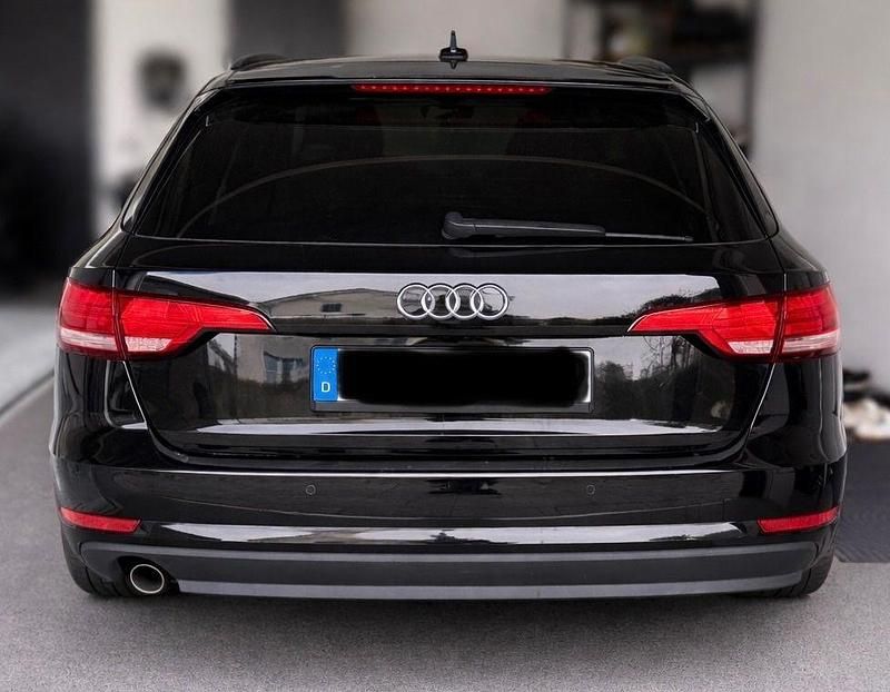 Second-hand Audi A4 150 CP (110 kW) 2017 Negru Break