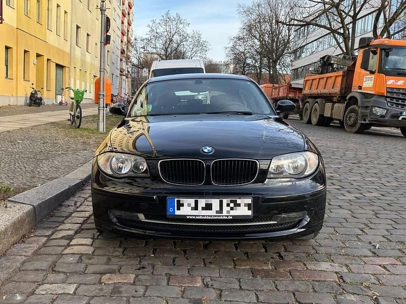 Gebraucht BMW 116 122 PS (89 kW) 2009 Schwarz Kleinwagen