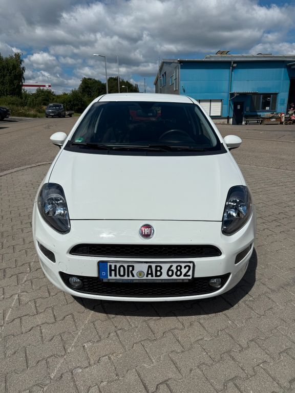 Weiß Gebraucht 2018 Fiat Punto Kleinwagen | 8.199 € (Fairer Preis) - Bild 1/4