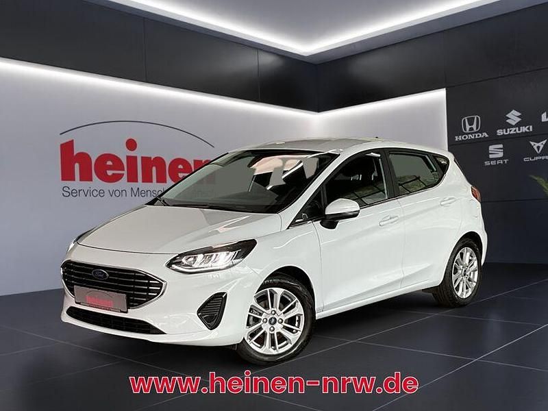 Weiß Gebraucht 2022 Ford Fiesta Titanium Kleinwagen | 16.899 € (Fairer Preis) - Bild 1/4