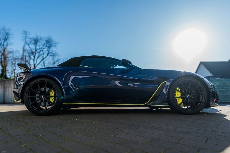 Gebraucht Aston Martin V12 Vantage 700 PS (514 kW) 2023 Blau Cabrio