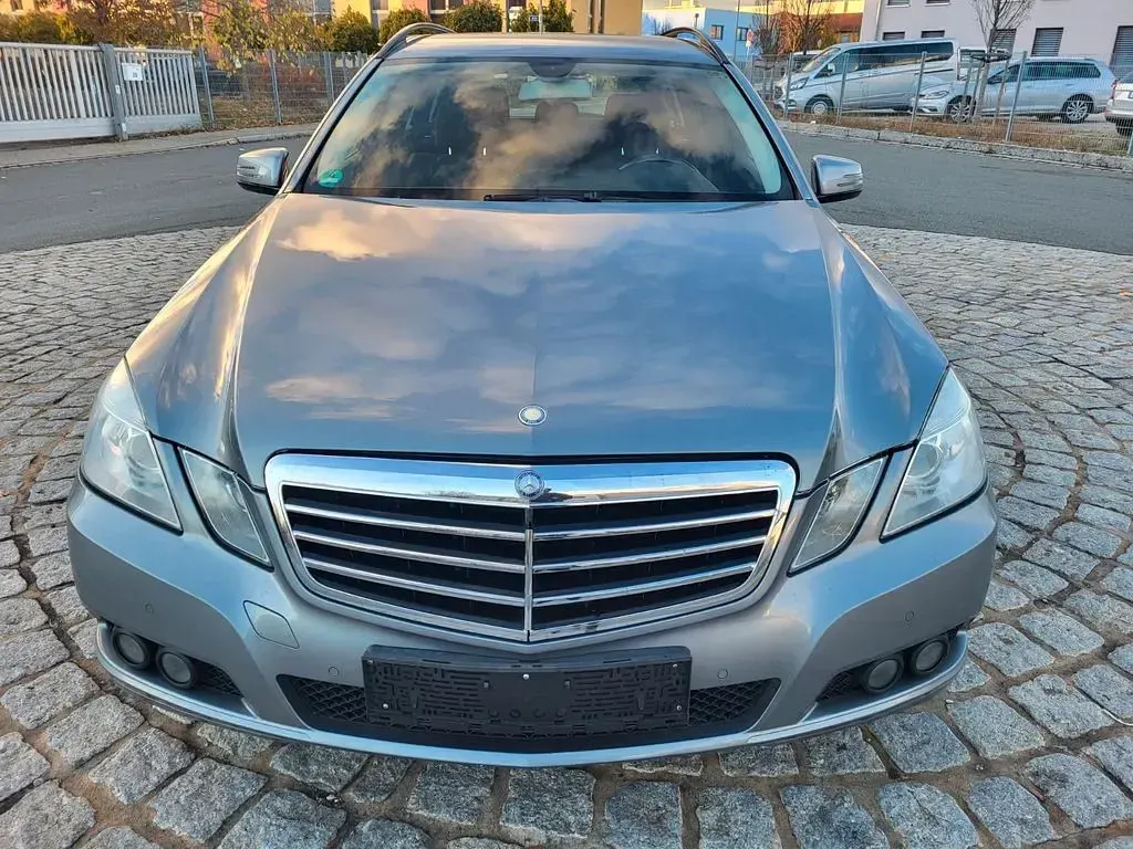 Gebraucht Mercedes E220 170 PS (125 kW) 2010 Grau Limousine