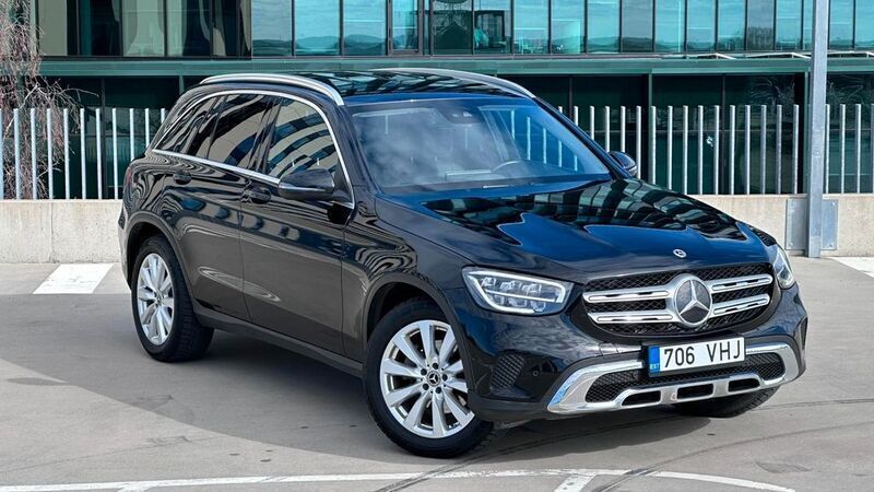 Schwarz Gebraucht 2021 Mercedes GLC200 SUV | 35.990 € (Fairer Preis) - Bild 1/4
