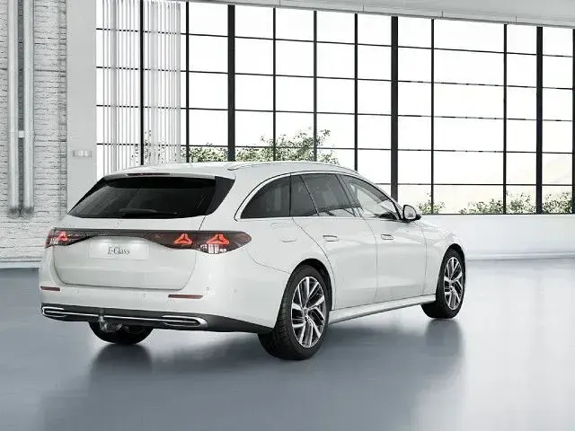 Gebraucht Mercedes E300 Advanced Plus 313 PS (230 kW) 2025 Opalithweiß Kombi