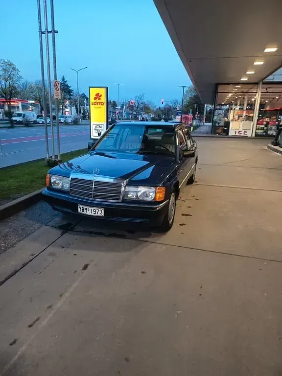 Gebraucht Mercedes 190 120 PS (88 kW) 1991 Blau Limousine
