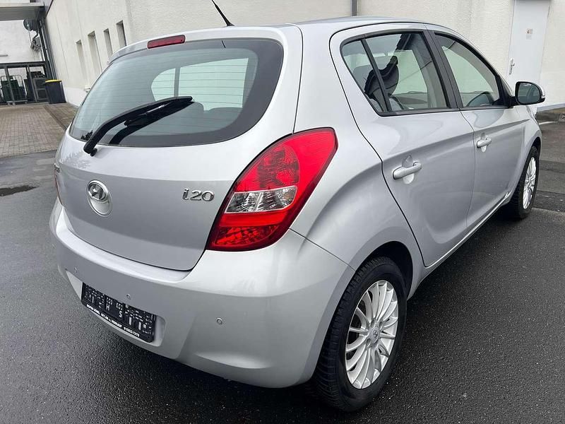 Gebraucht Hyundai i20 Edition 77 PS (56 kW) 2012 Grau Kleinwagen