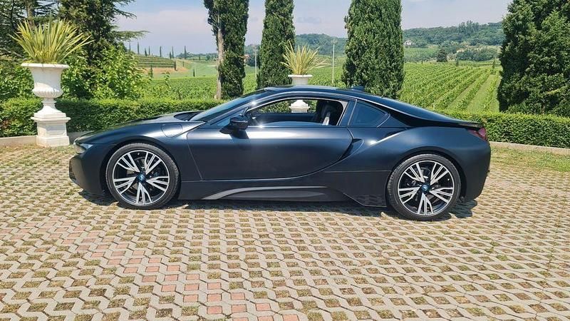 Schwarz Gebraucht 2018 BMW i8 Sport Line Coupé | 86.000 € (Teuer) - Bild 1/4