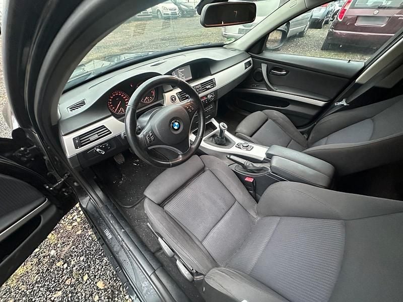 Gebraucht BMW 320 184 PS (135 kW) 2010 Schwarz Kombi
