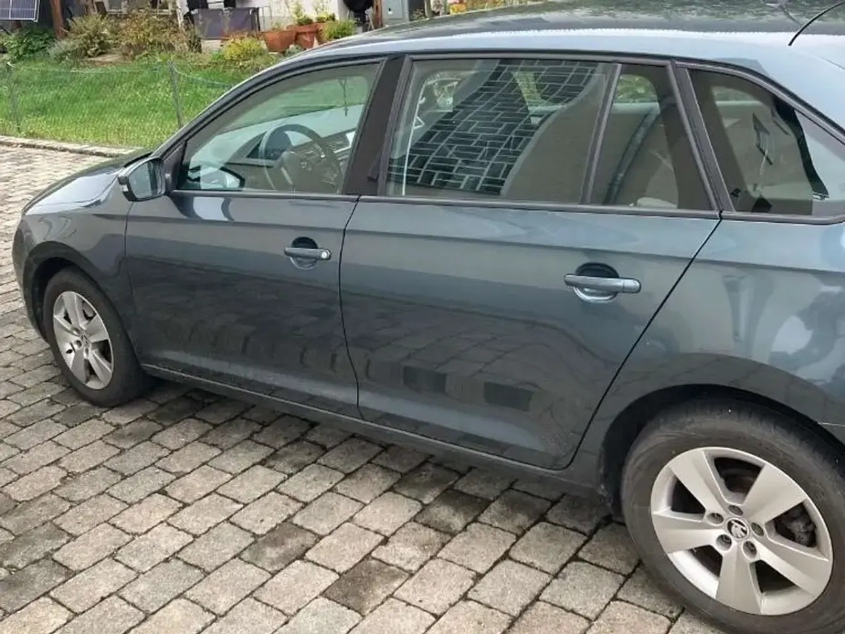 Gebraucht Skoda Rapid Ambition 110 PS (80 kW) 2017 Grau Kleinwagen