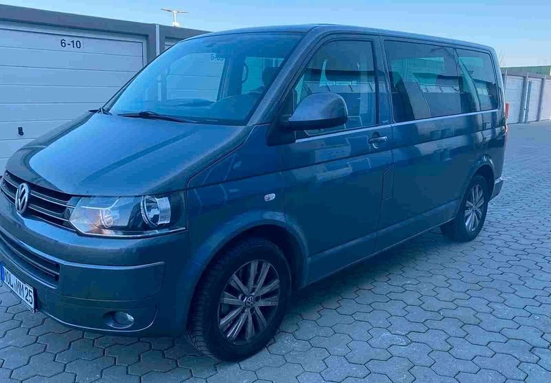 Gebraucht VW Multivan 179 PS (131 kW) 2012 Grau Van