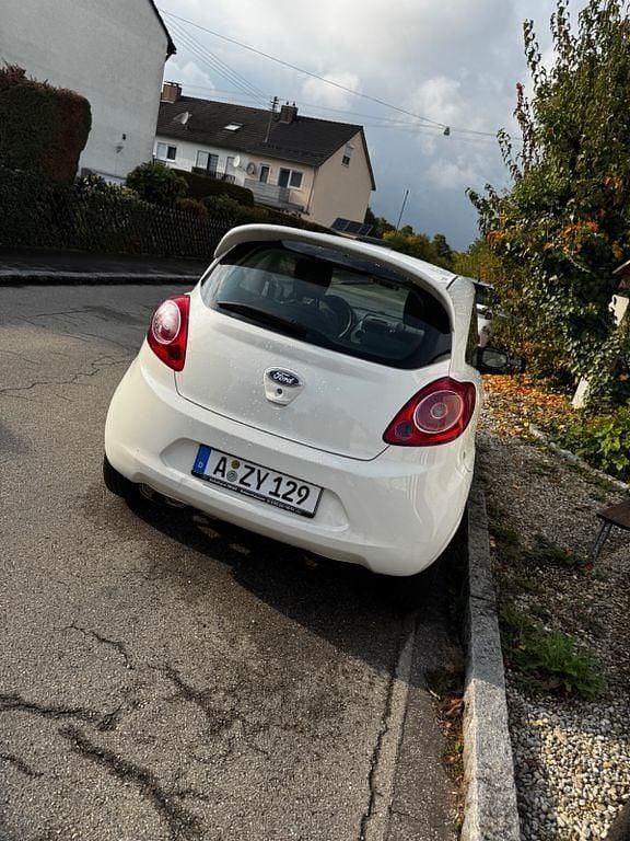 Weiß Gebraucht 2016 Ford Ka Ambiente Kleinwagen | 4.500 € (Fairer Preis) - Bild 1/4