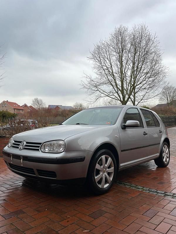 Grau Gebraucht 2002 VW Golf IV Edition Kleinwagen | 2.750 € (Fairer Preis) - Bild 1/4