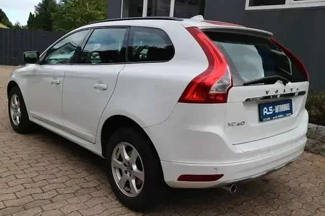 Gebraucht Volvo XC60 Kinetic 150 PS (110 kW) 2016 Weiß SUV