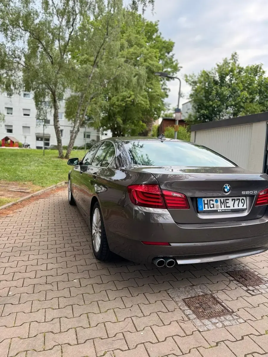 Gebraucht BMW 520 185 PS (136 kW) 2011 Braun Limousine