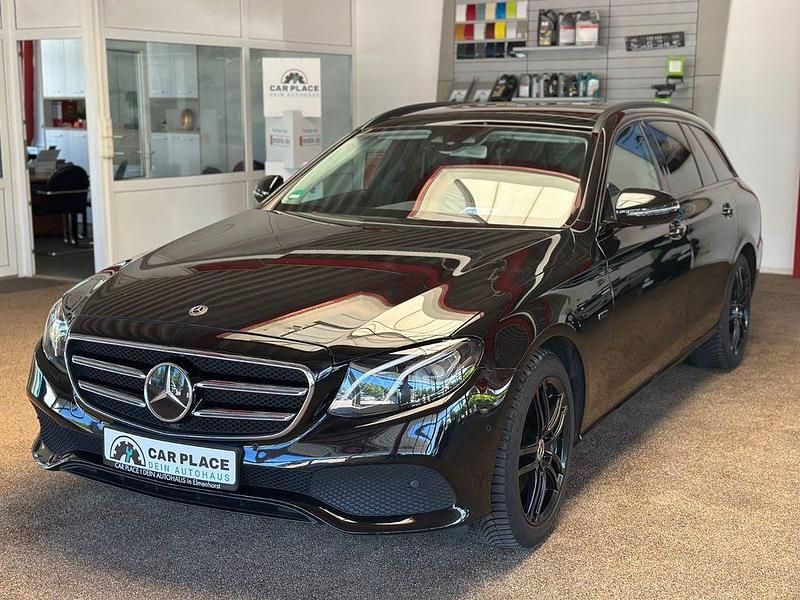 Schwarz Gebraucht 2019 Mercedes E300 Kombi | 24.999 € (Fairer Preis) - Bild 1/4