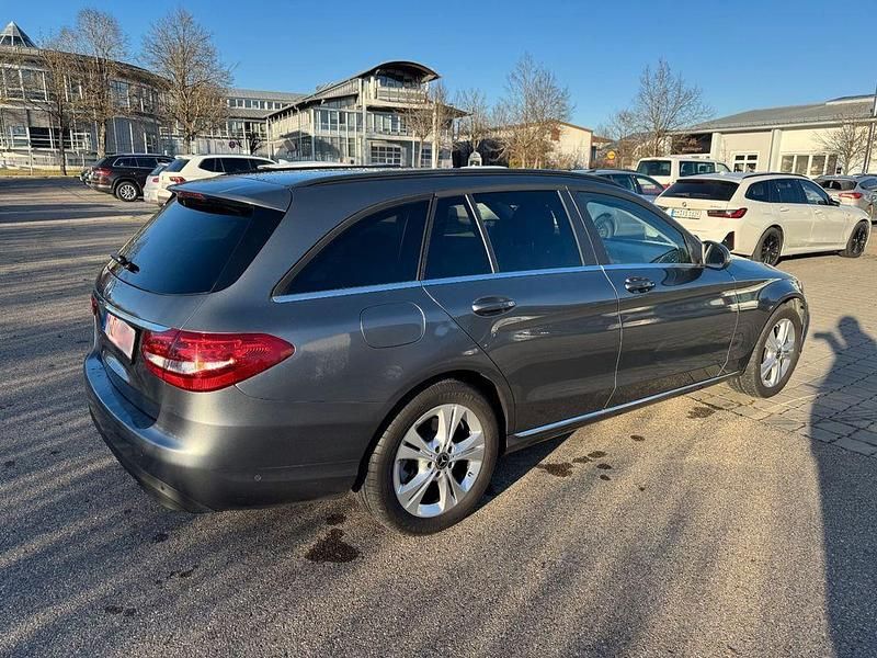 Gebraucht Mercedes C220 194 PS (142 kW) 2019 Grau Limousine