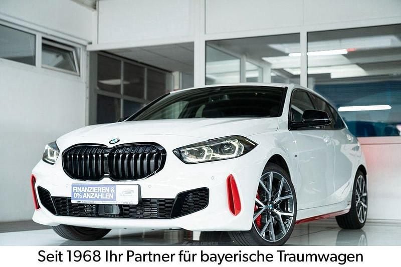 Weiß Gebraucht 2024 BMW 128 Performance Limousine | 33.890 € (Fairer Preis) - Bild 1/4