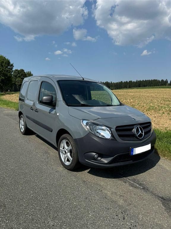 Grau Gebraucht 2019 Mercedes Citan 111 | 13.400 € (Guter Preis) - Bild 1/4