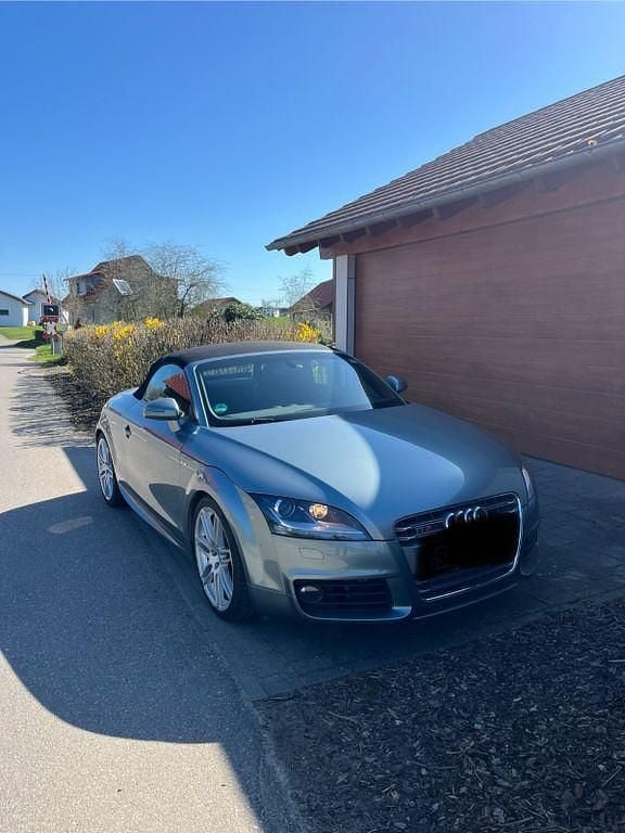 Grau Gebraucht 2006 Audi TT Roadster Ambiente Cabrio | 13.900 € - Bild 1/4