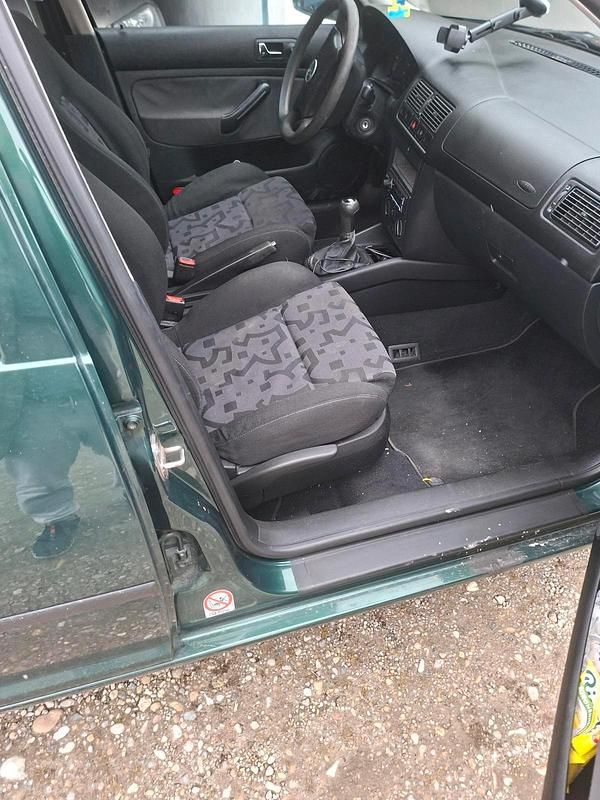 Gebraucht VW Golf III 75 PS (55 kW) 1998 Grün Kleinwagen