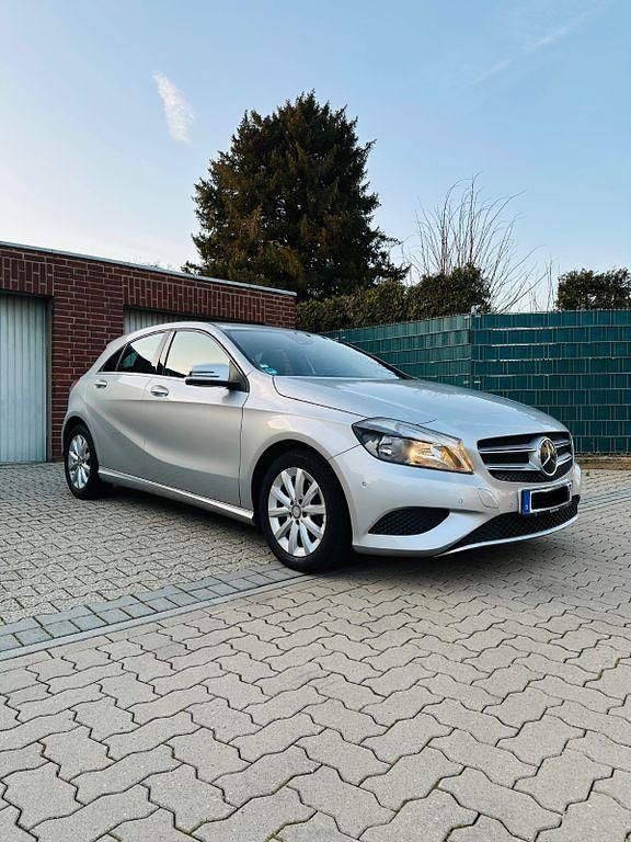 Gebraucht Mercedes A180 122 PS (89 kW) 2013 Silber Limousine