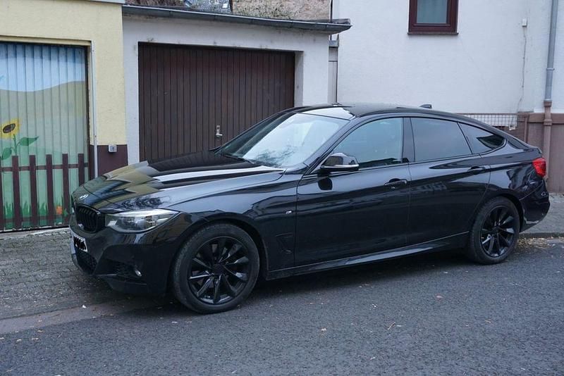 Schwarz Gebraucht 2018 BMW 330 M Sport Limousine | 26.299 € (Etwas zu teuer) - Bild 1/4