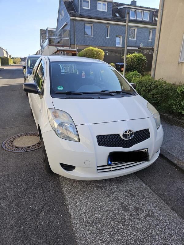 Weiß Gebraucht 2007 Toyota Yaris Kleinwagen | 3.300 € (Teuer) - Bild 1/4