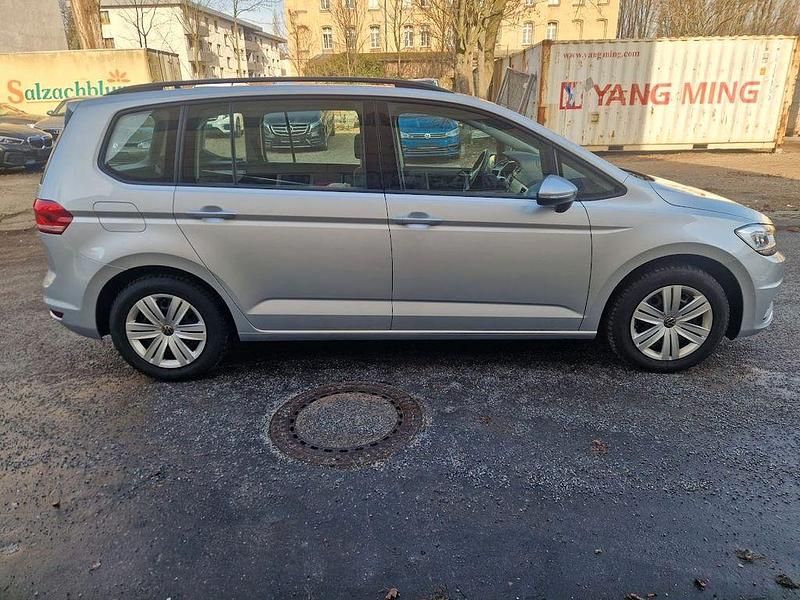 Gebraucht VW Touran Comfortline 150 PS (110 kW) 2023 Silber Van / Kleinbus
