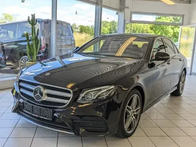 Gebraucht Mercedes E350 AMG 258 PS (189 kW) 2018 Schwarz Limousine