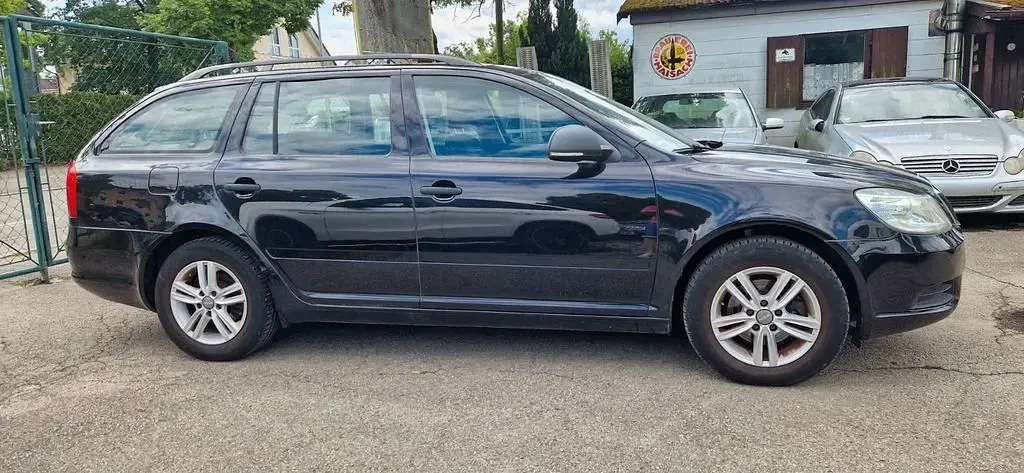 Gebraucht Skoda Octavia 122 PS (89 kW) 2011 Schwarz Kombi