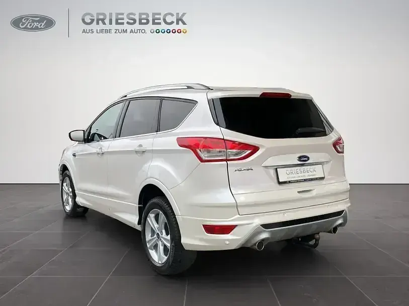 Gebraucht Ford Kuga Individual 179 PS (131 kW) 2016 Arktisweiß (metallic) SUV