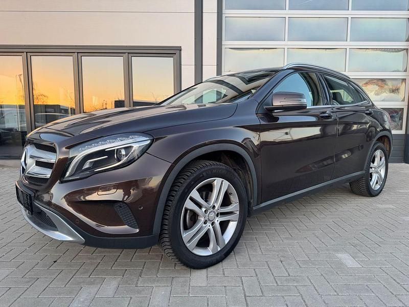 Gebraucht Mercedes GLA220 177 PS (130 kW) 2016 Braun SUV