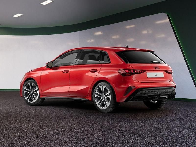 Gebraucht Audi S3 Ambiente 333 PS (244 kW) 2025 Rot / progressivrot (metallic) Limousine