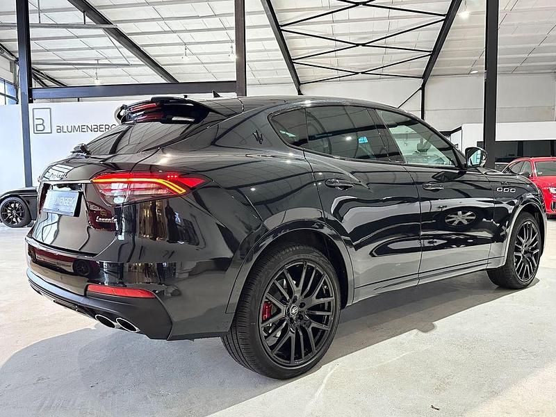 Gebraucht Maserati Levante 430 PS (316 kW) 2024 Schwarz SUV