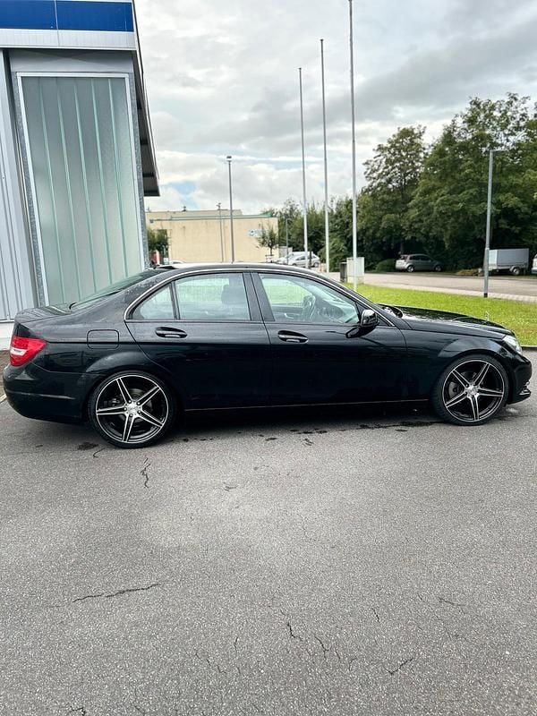 Schwarz Gebraucht 2012 Mercedes C180 Limousine | 7.900 € (Superpreis) - Bild 1/4