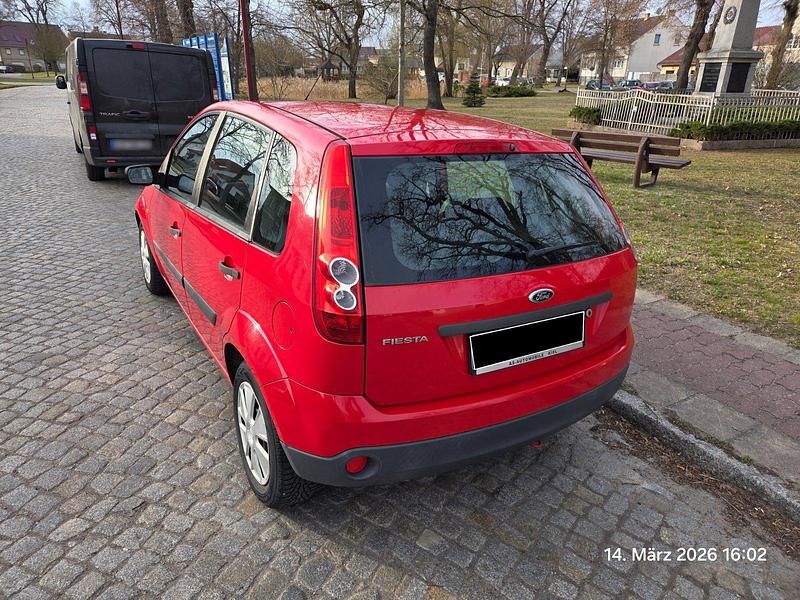 Gebraucht Ford Fiesta 60 PS (44 kW) 2007 Rot Kleinwagen