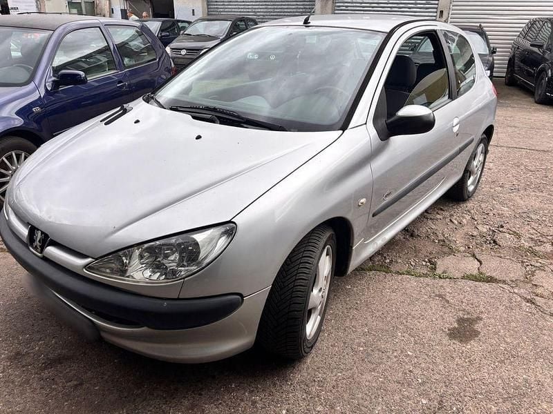 Grau Gebraucht 2005 Peugeot 206 Limousine | 1.100 € (Guter Preis) - Bild 1/4