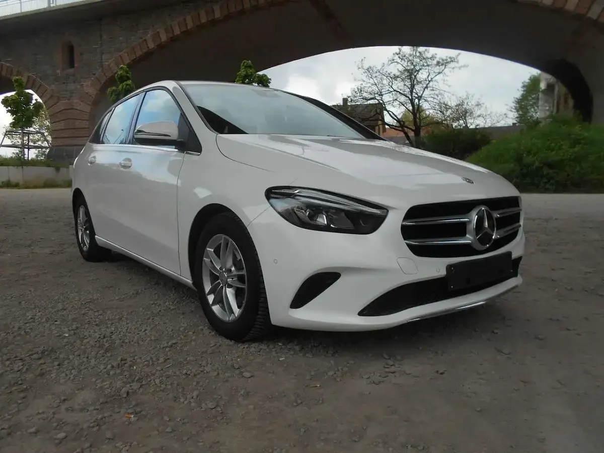 Gebraucht Mercedes B180 136 PS (100 kW) 2019 Polarweiss  unilack Kleinwagen