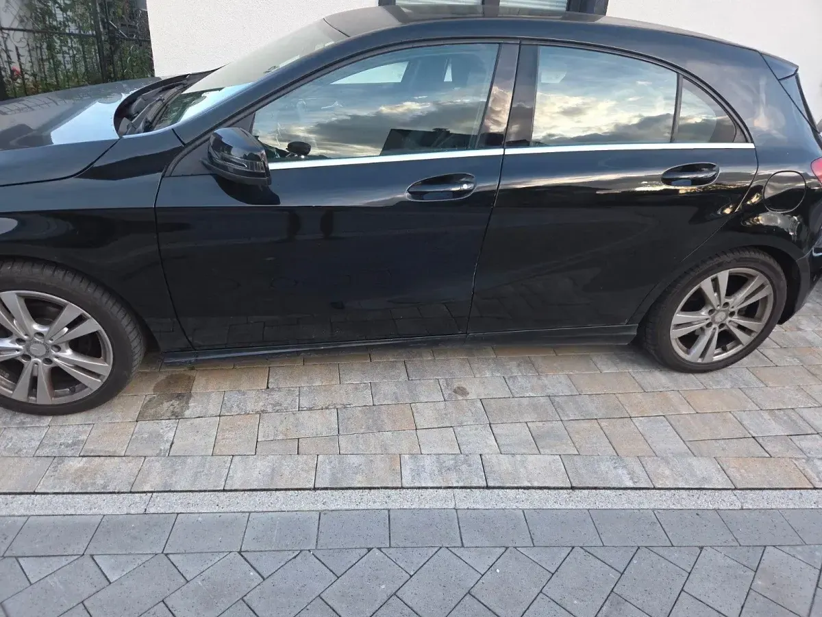 Gebraucht Mercedes A180 109 PS (80 kW) 2016 Schwarz Limousine