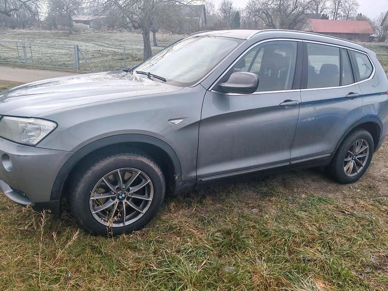 Grau Gebraucht 2011 BMW X3 SUV | 7.200 € (Fairer Preis) - Bild 1/4