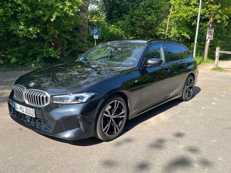 Schwarz Gebraucht 2023 BMW 320 M Sport Kombi | 35.900 € (Fairer Preis) - Bild 1/4