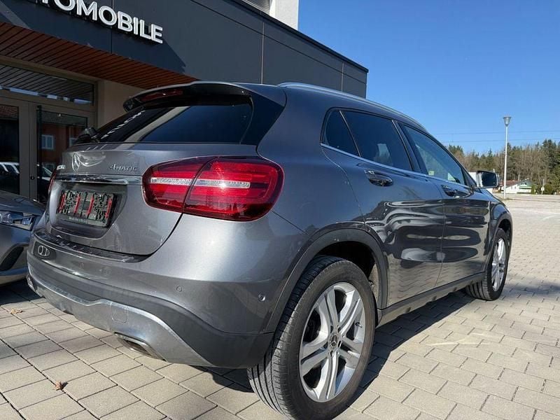 Gebraucht Mercedes GLA220 Urban 177 PS (130 kW) 2018 Silber SUV