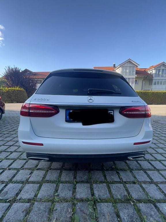 Gebraucht Mercedes E300 265 PS (194 kW) 2023 Weiß Kombi