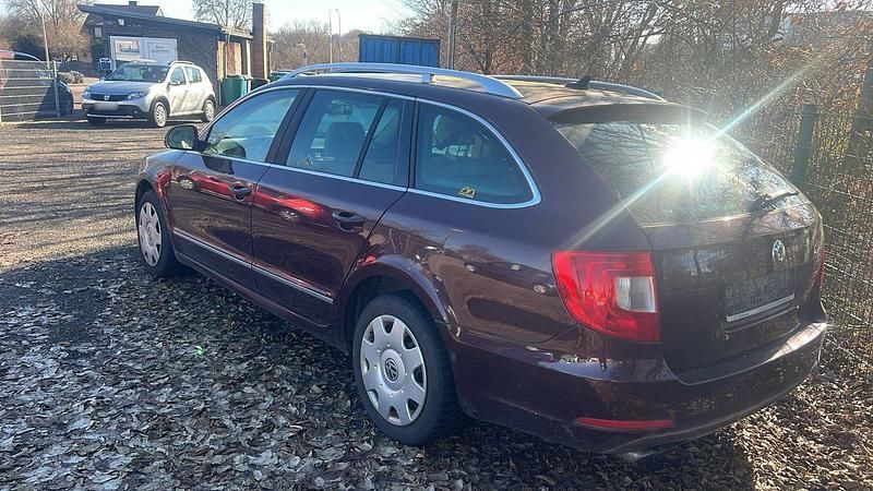 Gebraucht Skoda Superb 160 PS (117 kW) 2011 Braun Kombi
