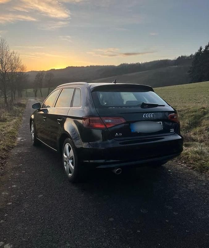 Gebraucht Audi A3 Ambiente 110 PS (80 kW) 2015 Schwarz Limousine