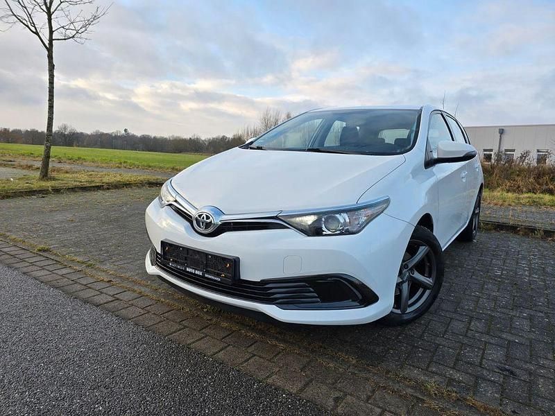 Gebraucht Toyota Auris Comfort 99 PS (72 kW) 2017 Weiß Limousine