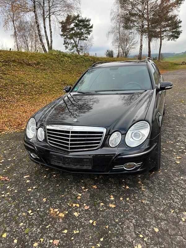 Schwarz Gebraucht 2007 Mercedes E320 Avantgarde Kombi | 4.500 € (Guter Preis) - Bild 1/4