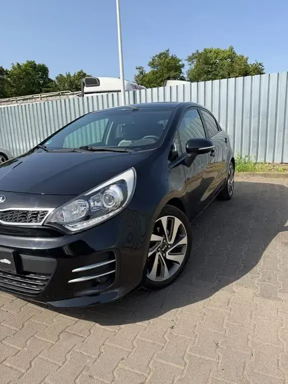 Gebraucht Kia Rio Spirit 84 PS (61 kW) 2016 Schwarz Kleinwagen
